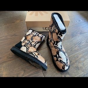 $$SOLD$$ UGG boots Classic Short